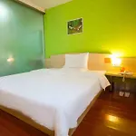7Days Inn Beijing Railway Station Guangqu Gate Metro Station