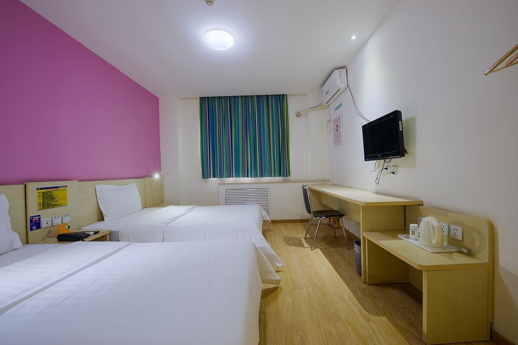 Hotel 7Days Inn Beijing Railway Station Guangqu Gate Metro Station