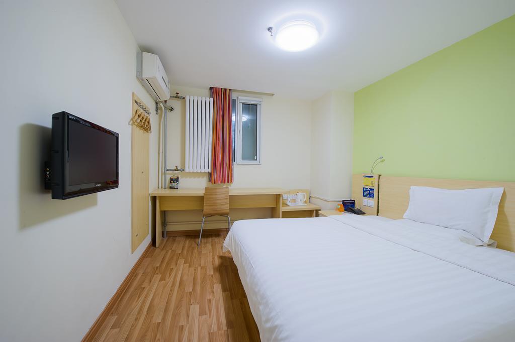 7Days Inn Beijing Railway Station Guangqu Gate Metro Station 2*