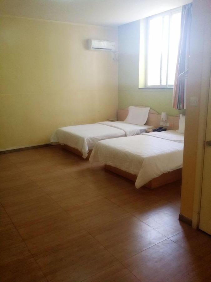 7Days Inn Beijing Railway Station Guangqu Gate Metro Station Hotel 2*